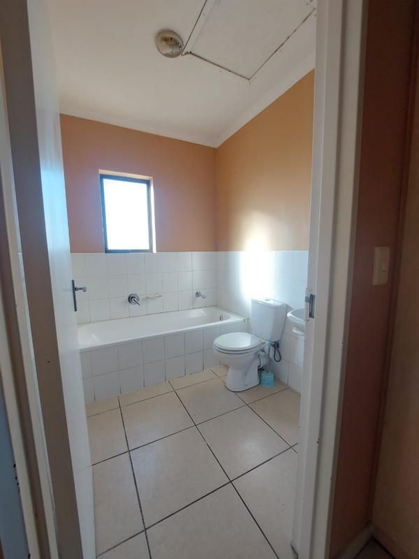 To Let 2 Bedroom Property for Rent in Royal Ascot Western Cape